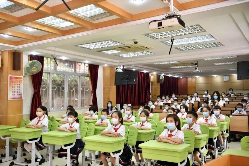 署前路小学同学们上思政第一课。.jpg