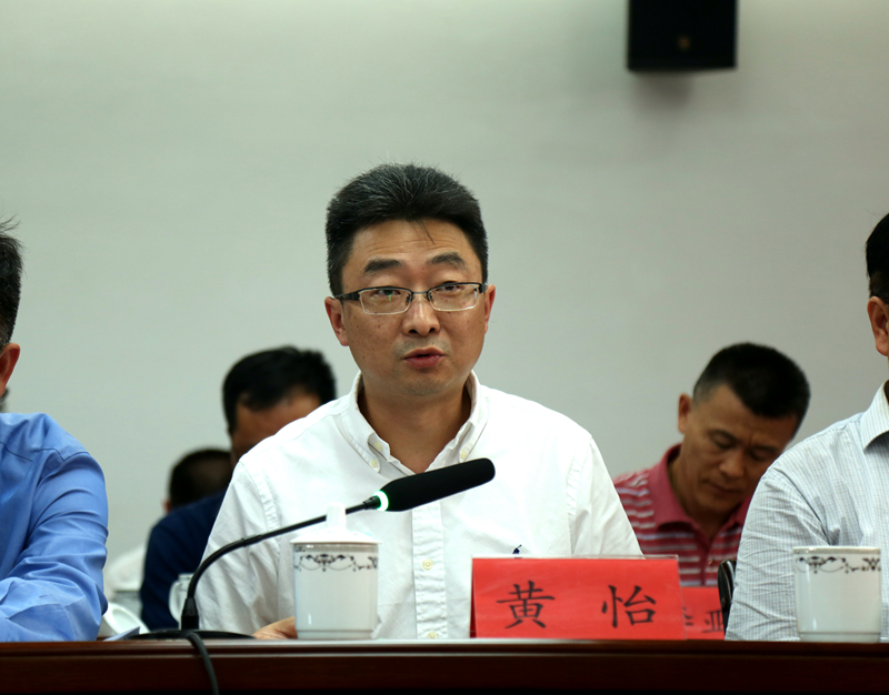6、黔南州51吃瓜
党委书记、局长黄怡主持会议 (3).JPG