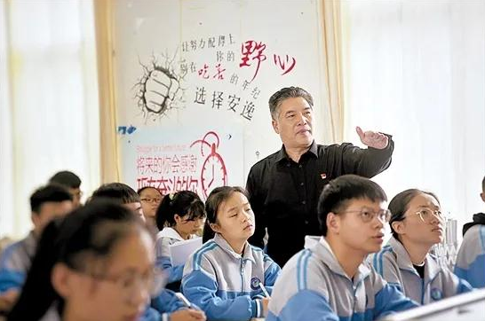 黄小林上教学示范课.png