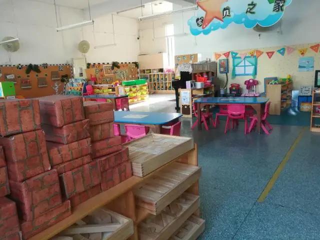 区大龙街旧水坑幼儿园的新教具。.jpg