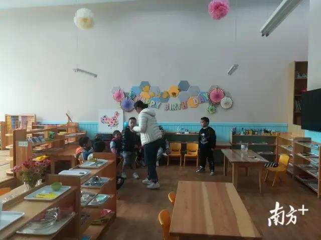 天河区卉华幼儿园的幼儿在上课.jpg