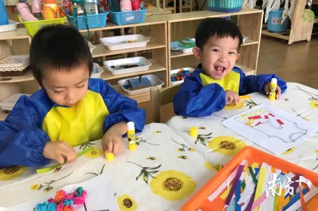 天河区金穗幼儿园的孩子们在进行美工活动.jpg