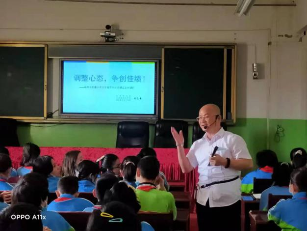 刘志奎老师给毕业班学生做专题讲座.png