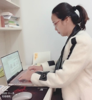 心理辅导老师们在认真备课3.png