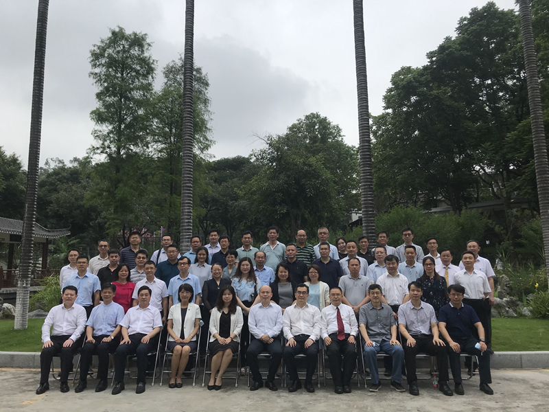 图片4-职业院校服务社会教育联盟合照.jpg