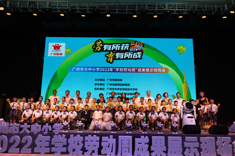 图8合影留念.jpg