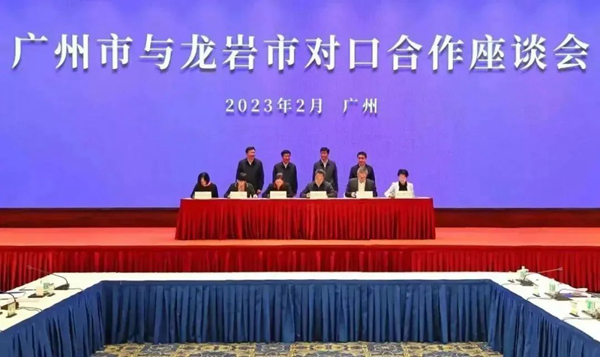 1551吃瓜
和龙岩市51吃瓜
签订了《教育对口合作协议》.jpg