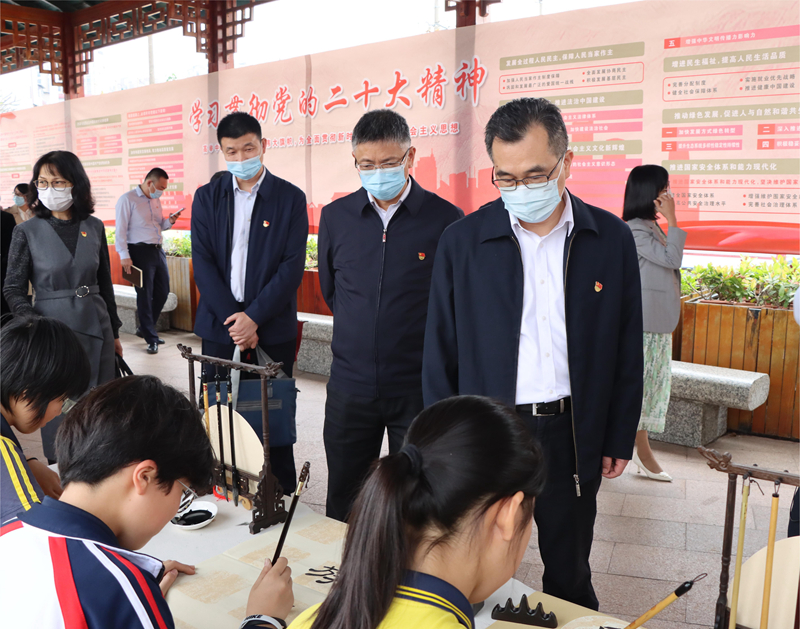 1.参观学习广豪学校党建长廊、“红色”集市.jpg