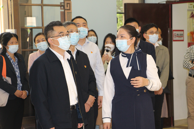 2.参观学习小绿堡保利曼城幼儿园联合支部阵地建设暨红色文化主题活动.jpg